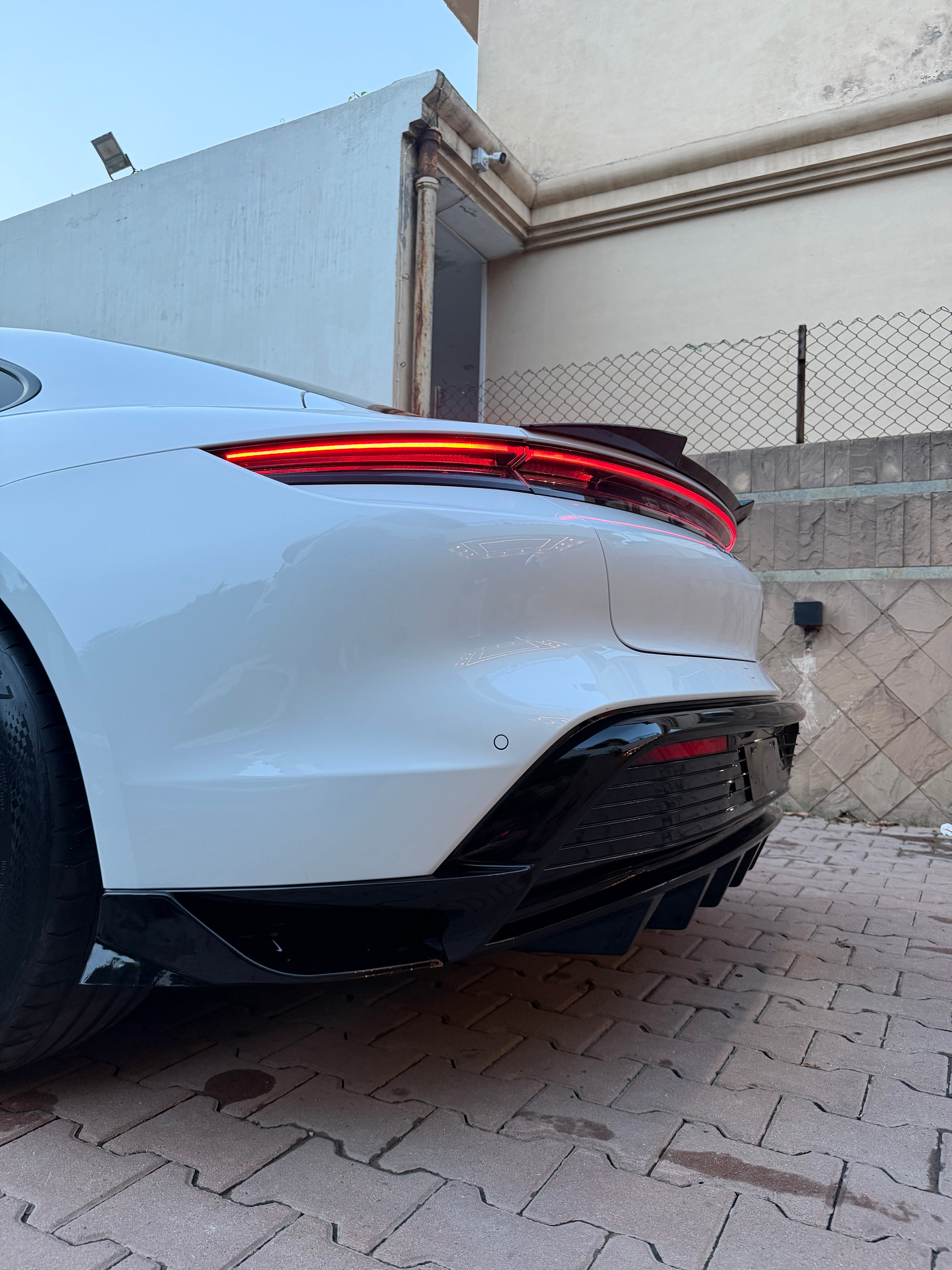 Porsche Taycan Spoiler
