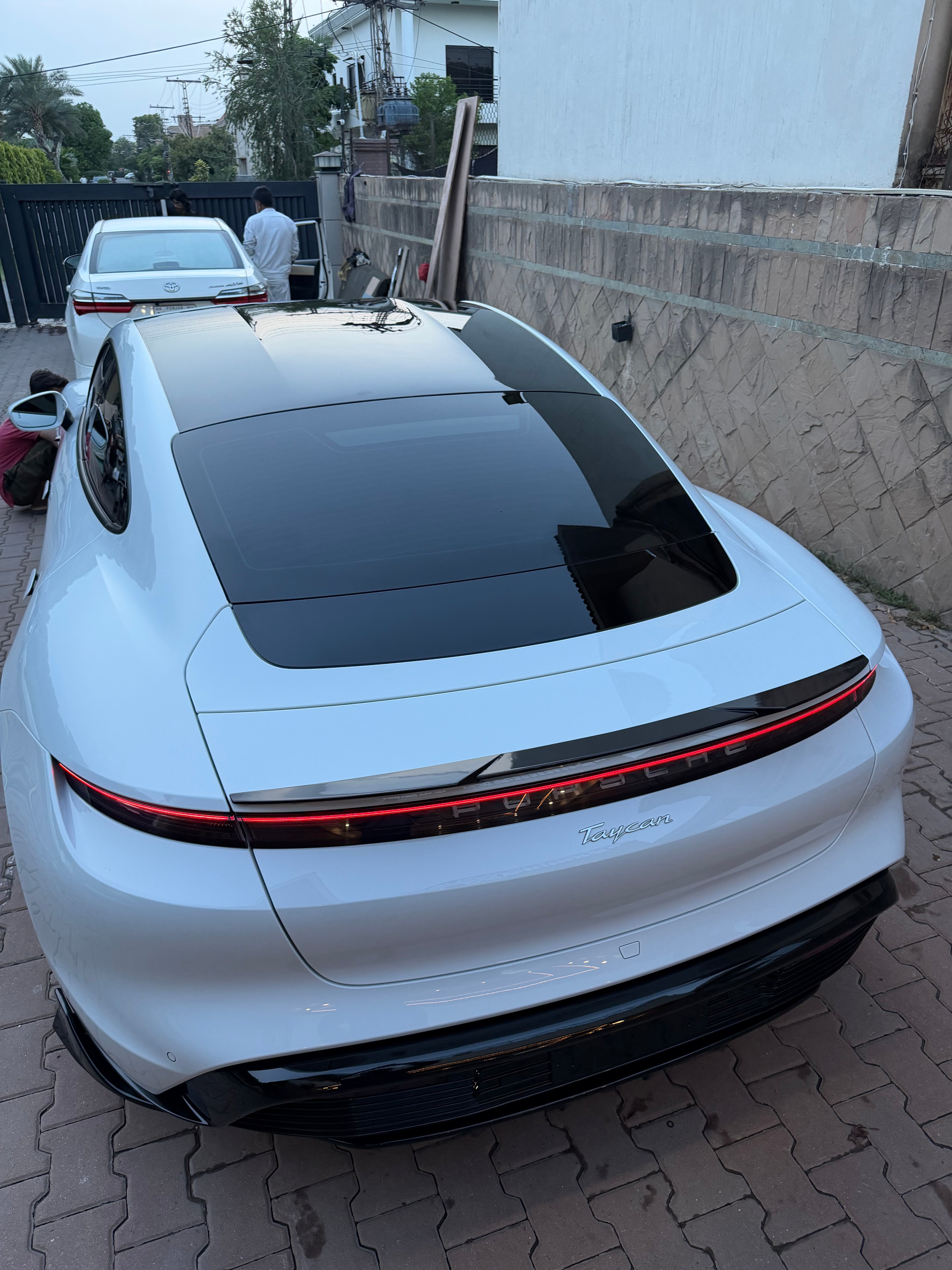 Porsche Taycan Spoiler