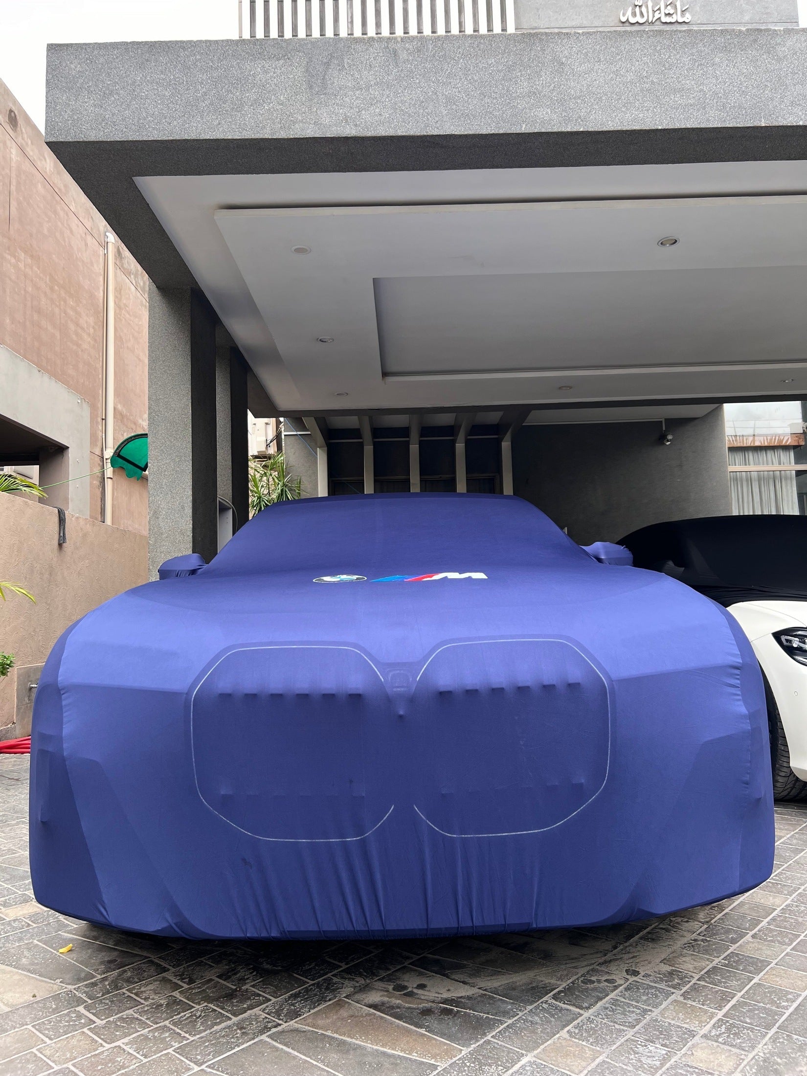 BMW i7 Top Cover