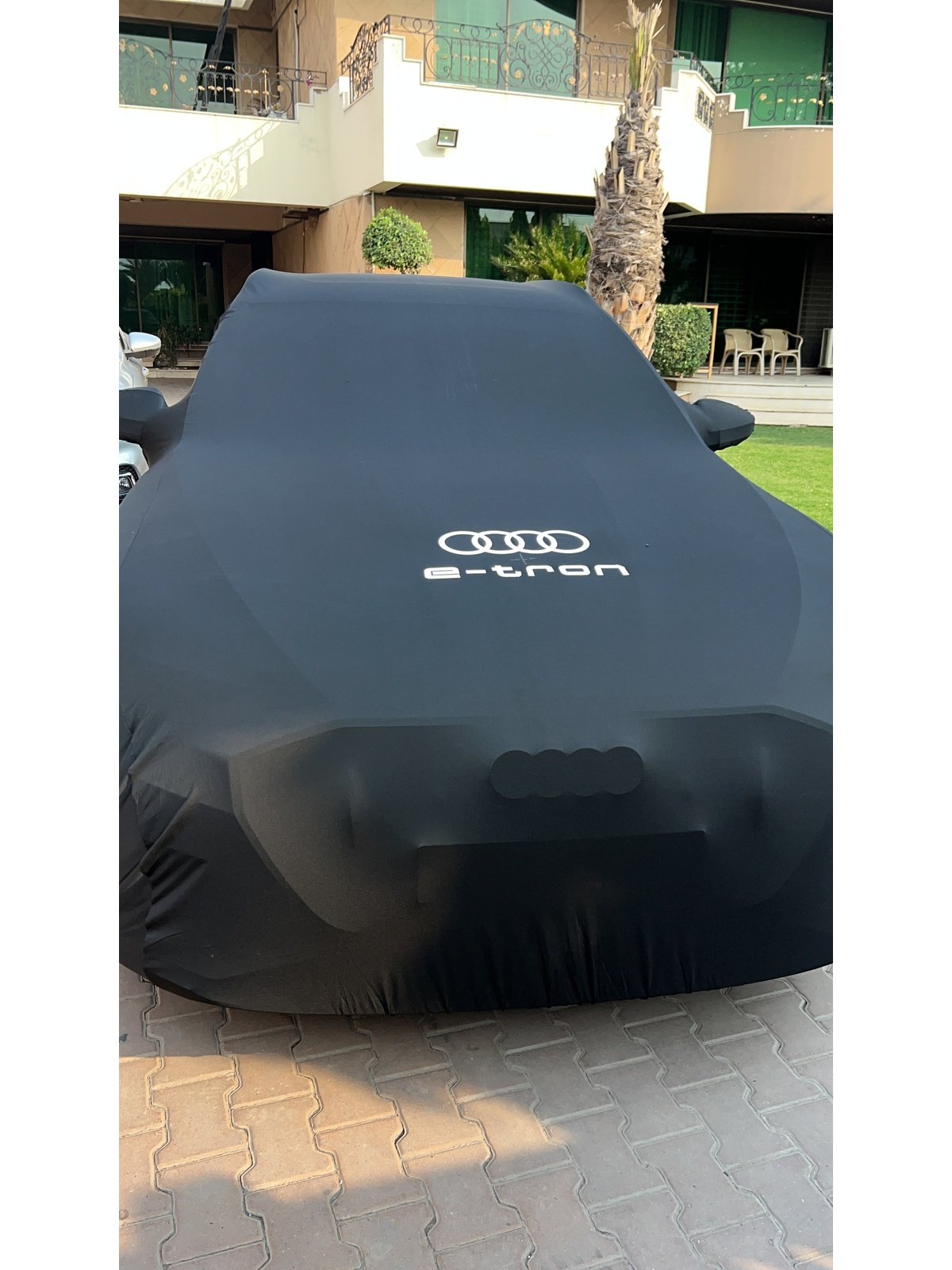 Audi E-tron Top Cover